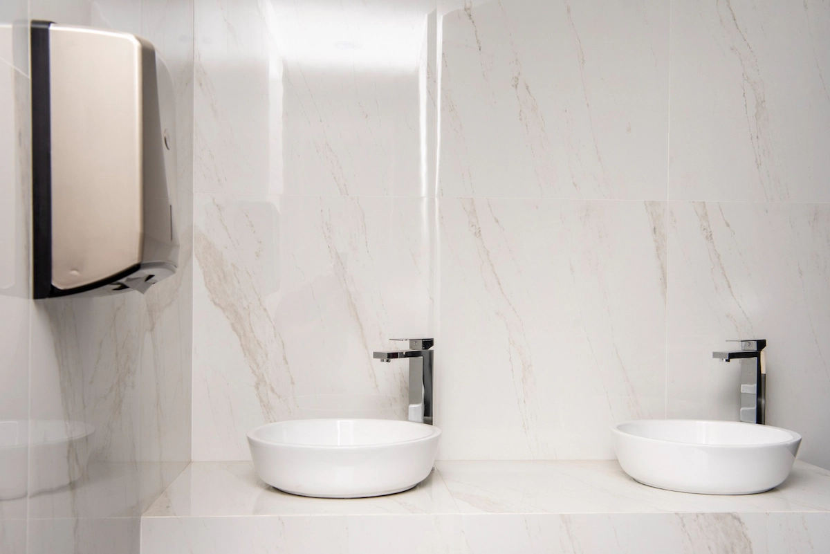 White Porcelain Bathroom Wall Finish